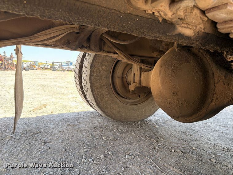 image for item EW8810 2001 International 4700 bucket truck
