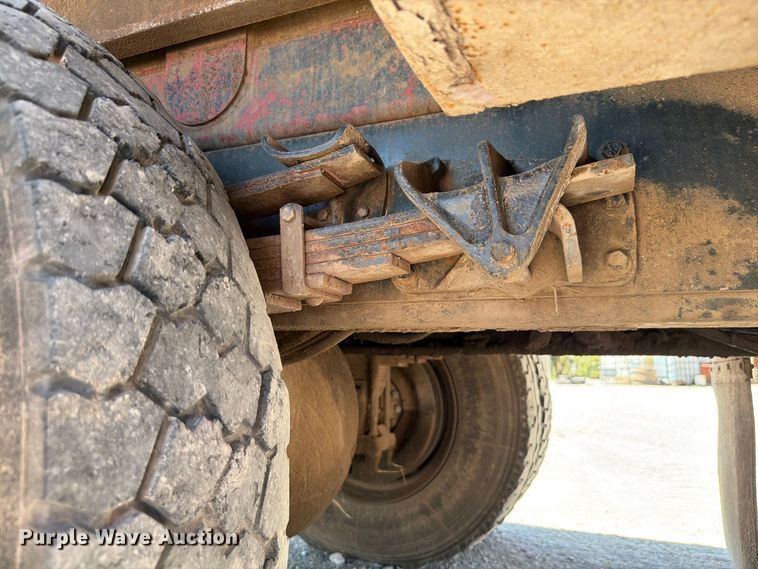 image for item EW8810 2001 International 4700 bucket truck