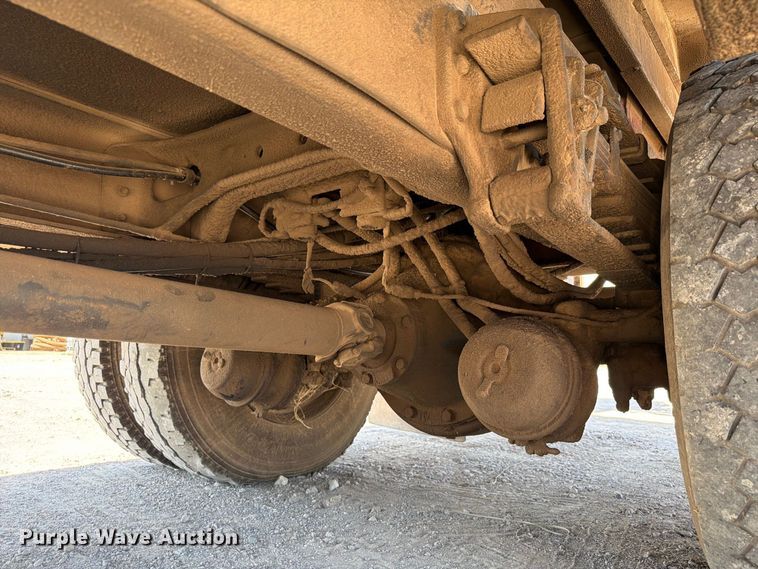 image for item EW8810 2001 International 4700 bucket truck
