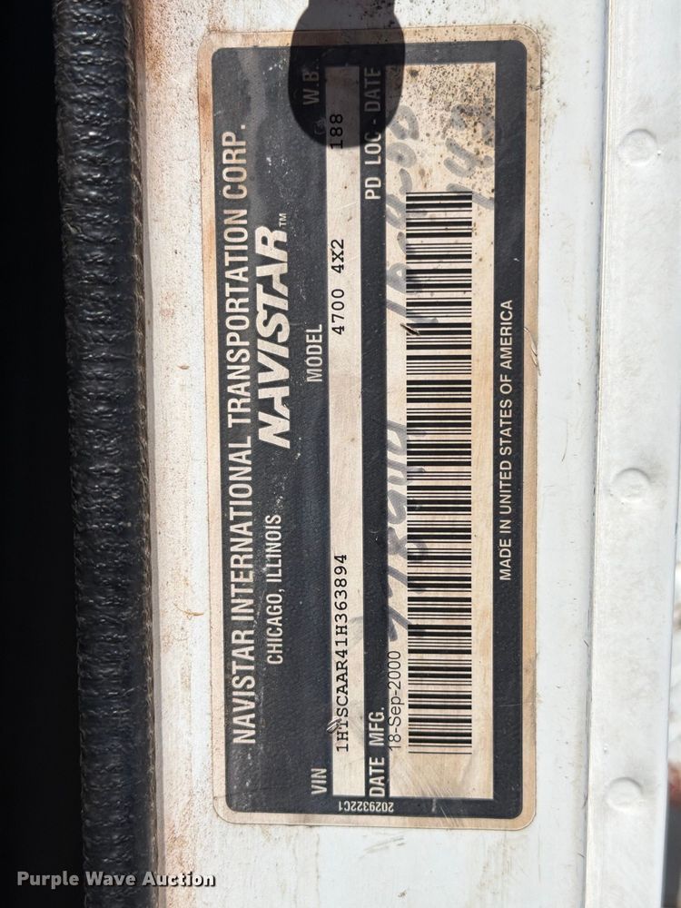 image for item EW8810 2001 International 4700 bucket truck