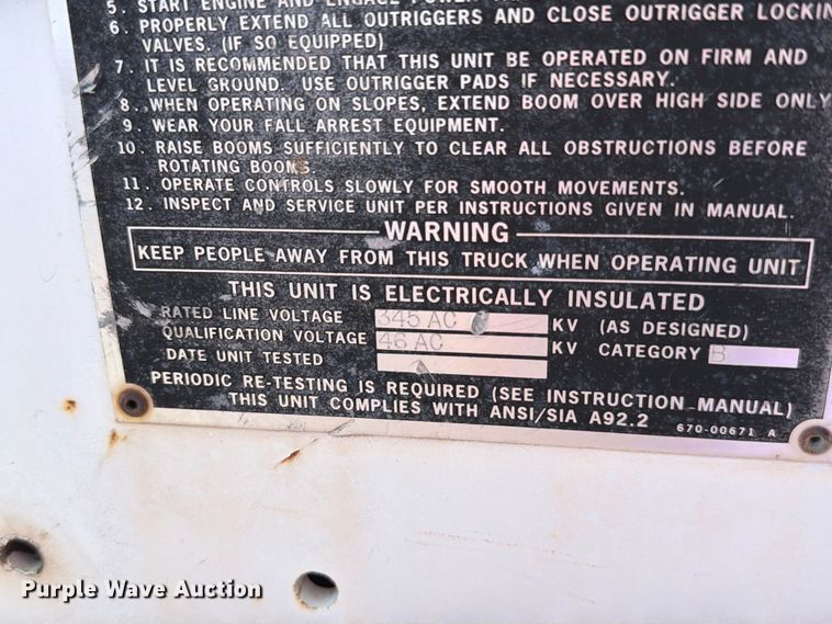 image for item EW8810 2001 International 4700 bucket truck