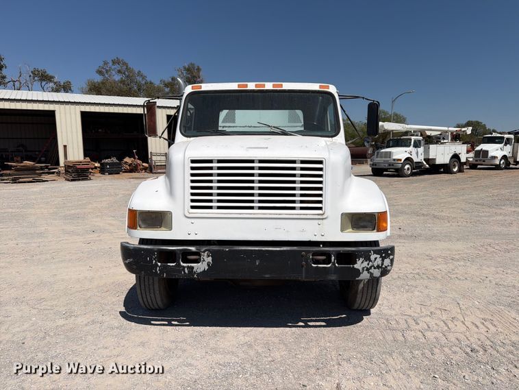 image for item EW8812 1991 International 4900 vacuum truck