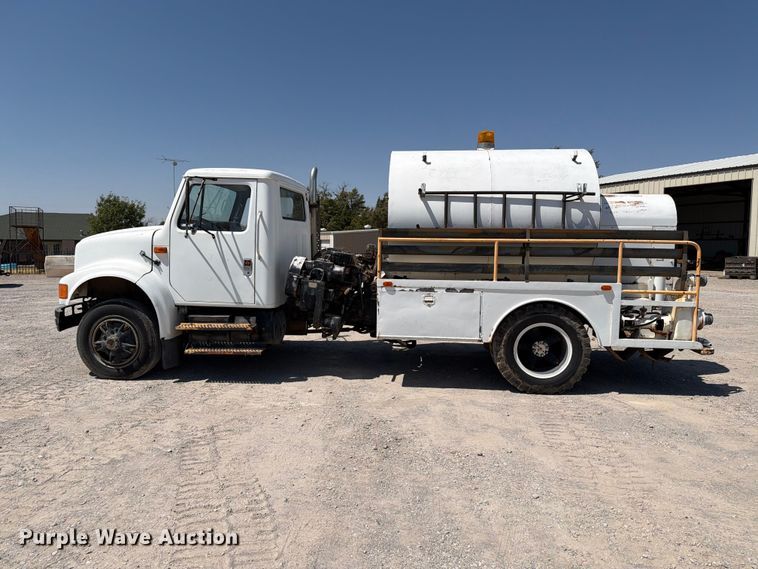 image for item EW8812 1991 International 4900 vacuum truck