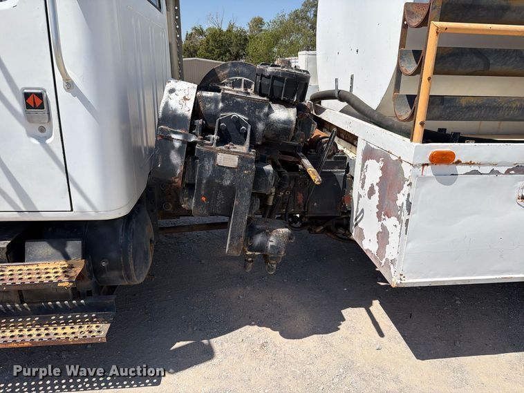 image for item EW8812 1991 International 4900 vacuum truck