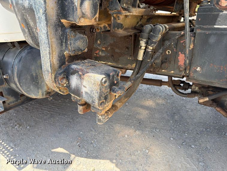 image for item EW8812 1991 International 4900 vacuum truck