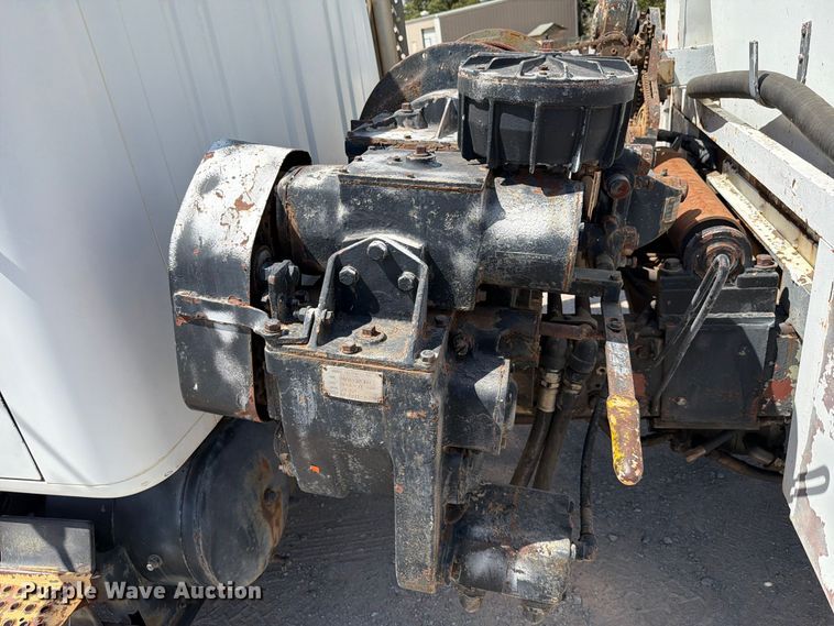image for item EW8812 1991 International 4900 vacuum truck