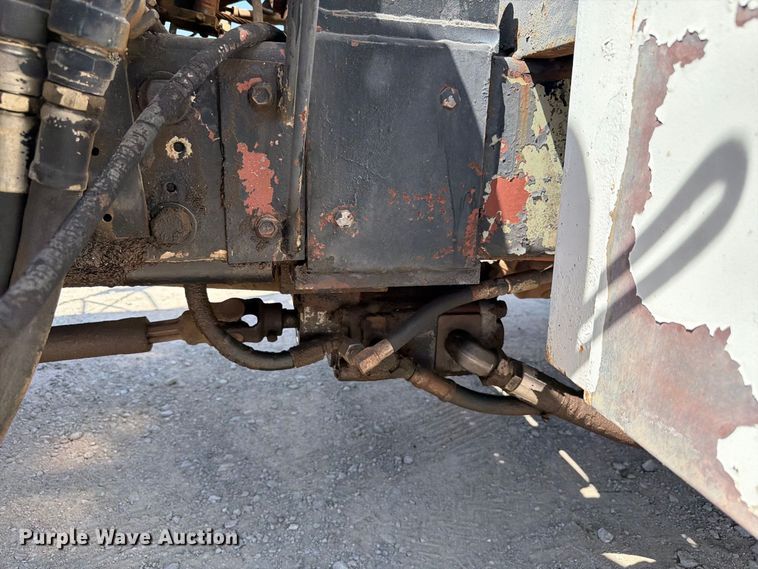 image for item EW8812 1991 International 4900 vacuum truck