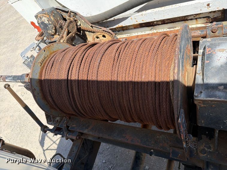 image for item EW8812 1991 International 4900 vacuum truck