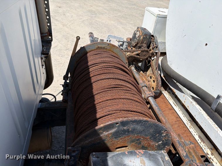 image for item EW8812 1991 International 4900 vacuum truck