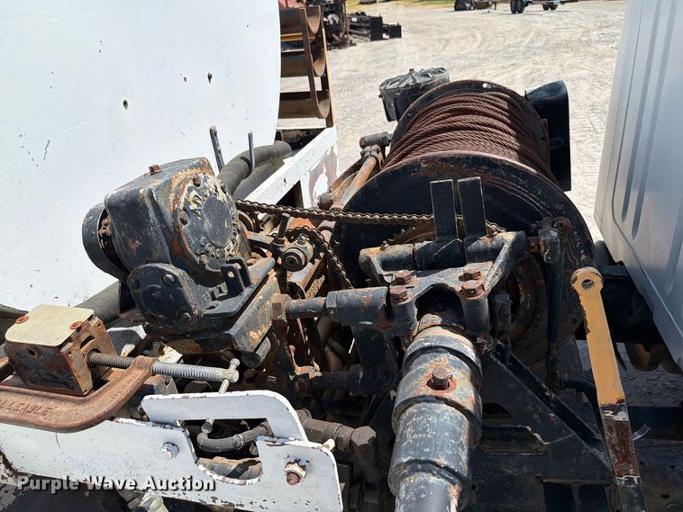 image for item EW8812 1991 International 4900 vacuum truck