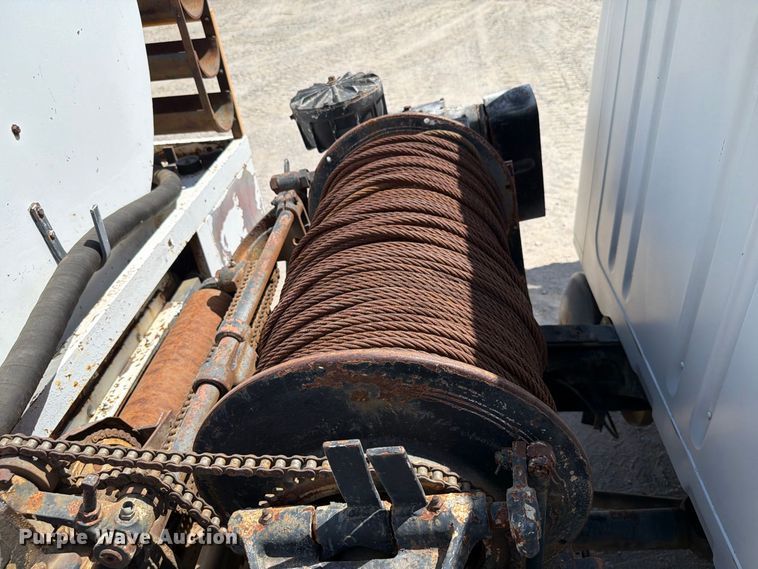 image for item EW8812 1991 International 4900 vacuum truck