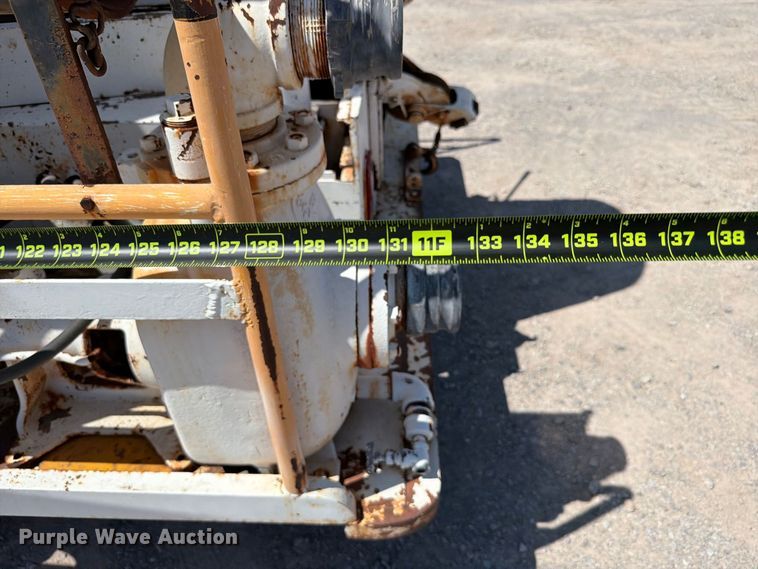 image for item EW8812 1991 International 4900 vacuum truck