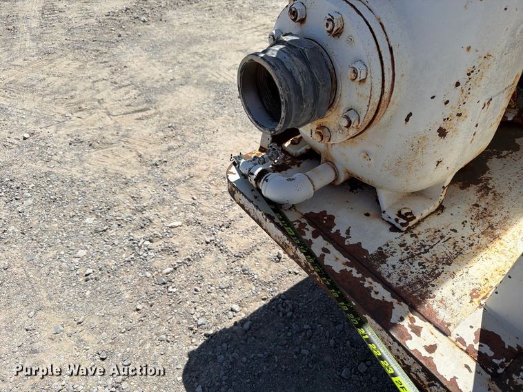 image for item EW8812 1991 International 4900 vacuum truck
