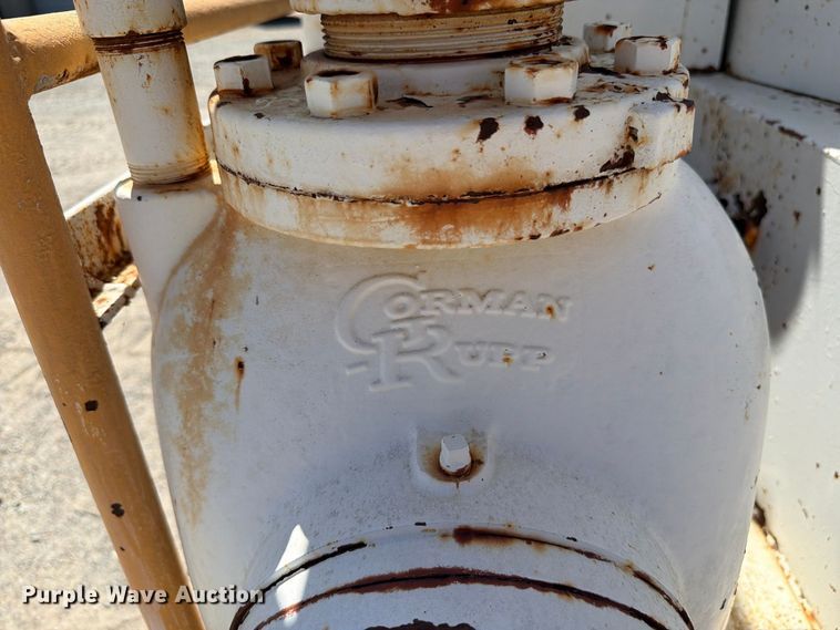 image for item EW8812 1991 International 4900 vacuum truck