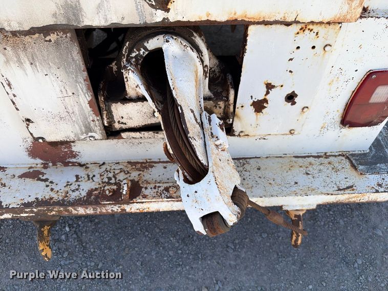 image for item EW8812 1991 International 4900 vacuum truck