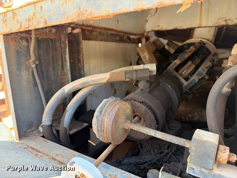 image for item EW8812 1991 International 4900 vacuum truck