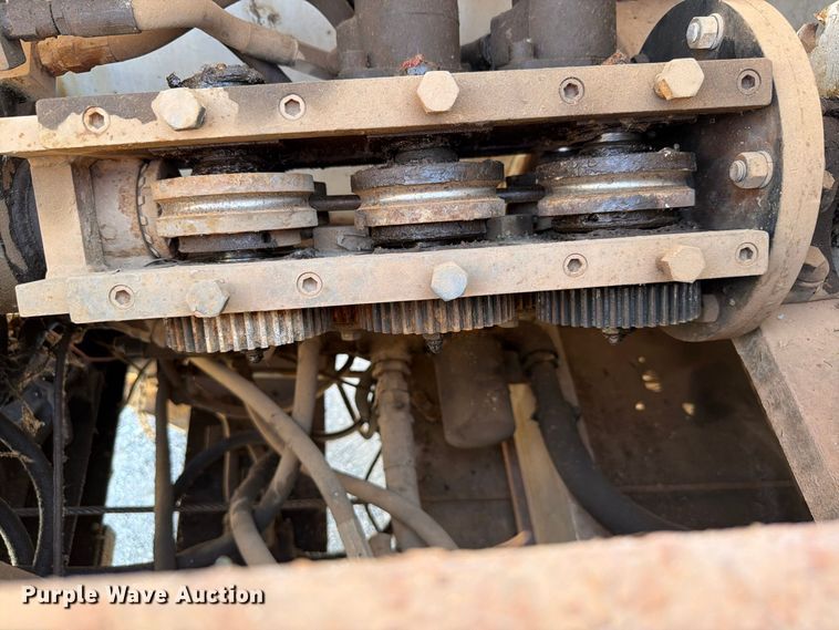 image for item EW8812 1991 International 4900 vacuum truck