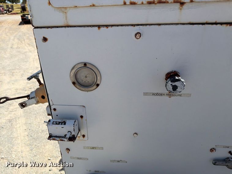 image for item EW8812 1991 International 4900 vacuum truck