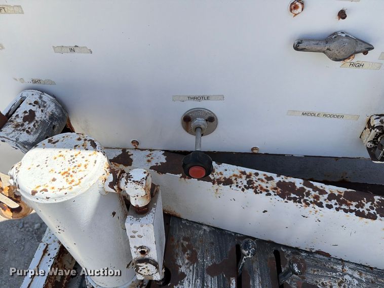 image for item EW8812 1991 International 4900 vacuum truck