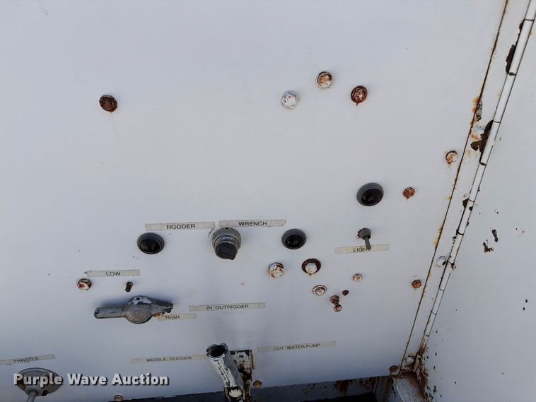 image for item EW8812 1991 International 4900 vacuum truck