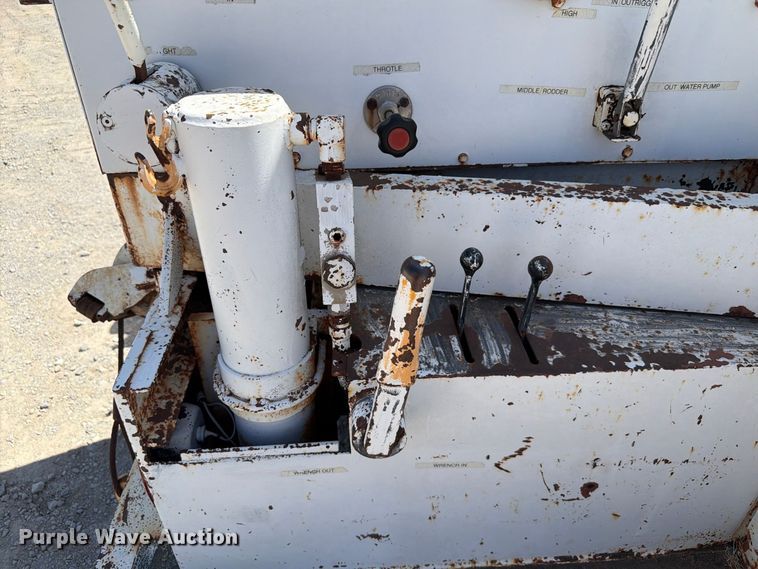 image for item EW8812 1991 International 4900 vacuum truck
