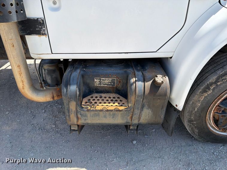 image for item EW8812 1991 International 4900 vacuum truck