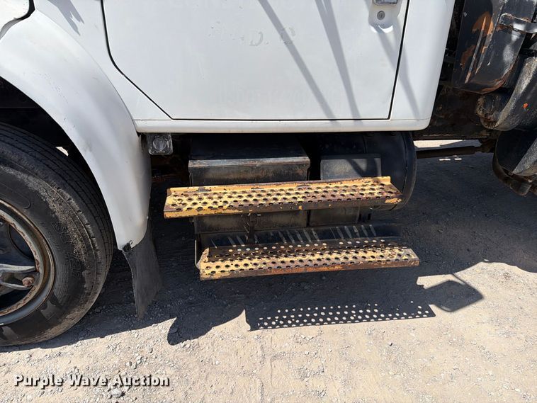 image for item EW8812 1991 International 4900 vacuum truck