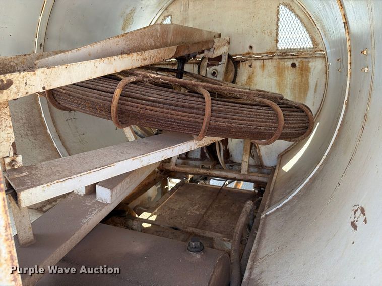 image for item EW8812 1991 International 4900 vacuum truck