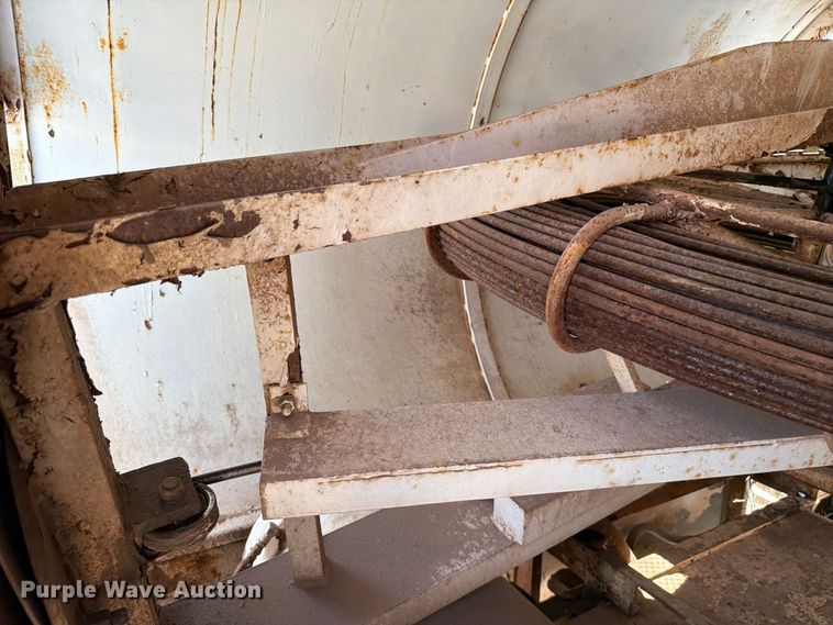 image for item EW8812 1991 International 4900 vacuum truck