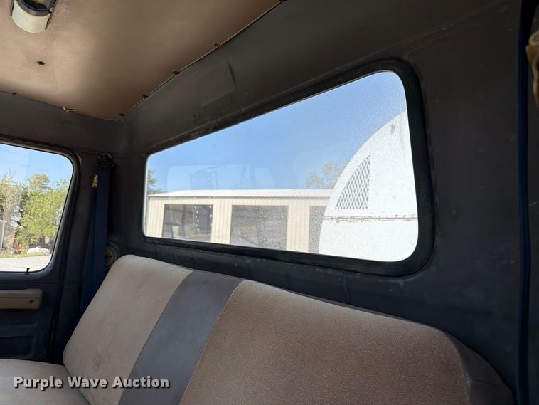 image for item EW8812 1991 International 4900 vacuum truck