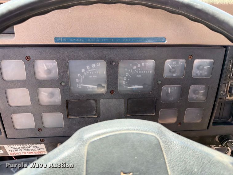 image for item EW8812 1991 International 4900 vacuum truck