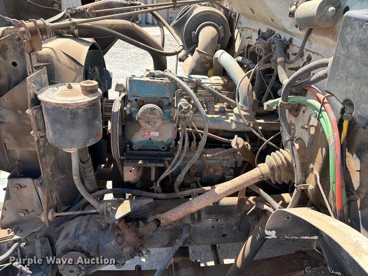 image for item EW8812 1991 International 4900 vacuum truck