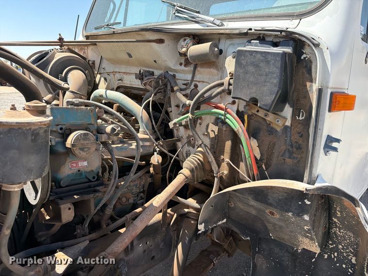 image for item EW8812 1991 International 4900 vacuum truck