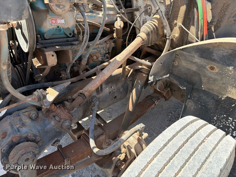 image for item EW8812 1991 International 4900 vacuum truck