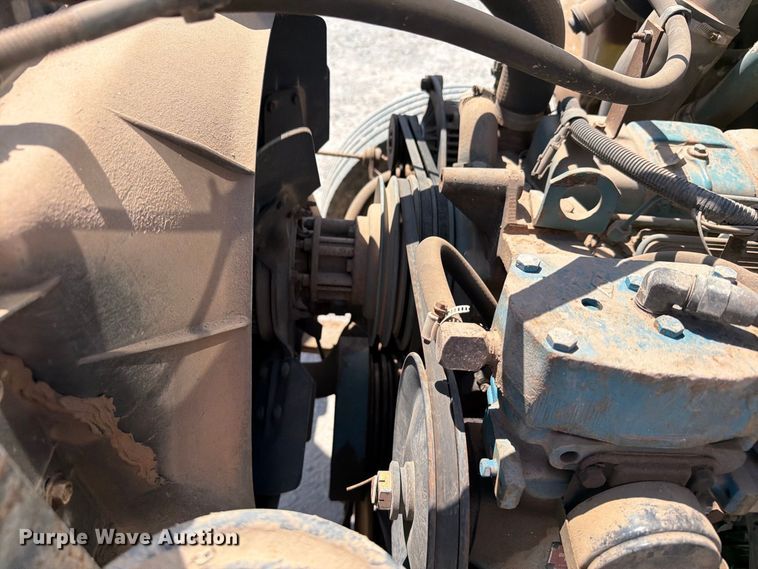 image for item EW8812 1991 International 4900 vacuum truck