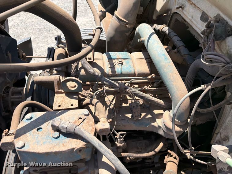 image for item EW8812 1991 International 4900 vacuum truck