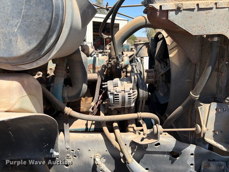 image for item EW8812 1991 International 4900 vacuum truck