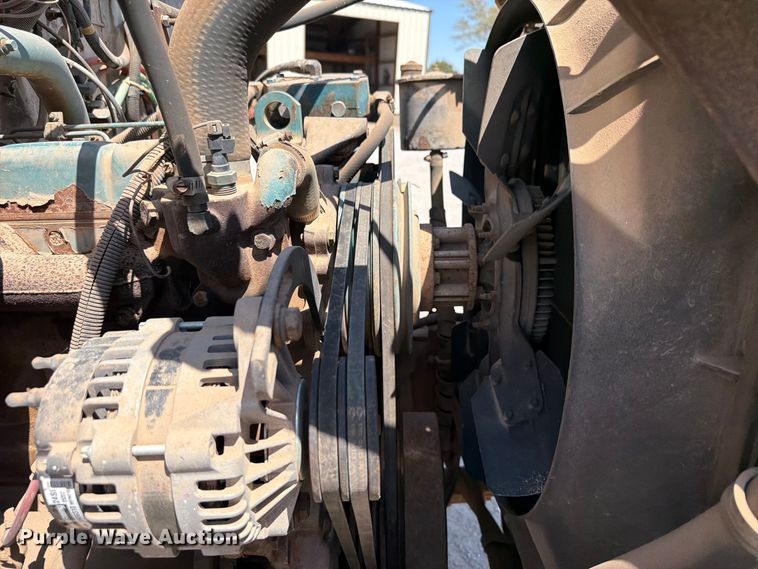 image for item EW8812 1991 International 4900 vacuum truck