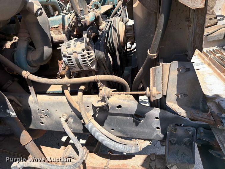 image for item EW8812 1991 International 4900 vacuum truck