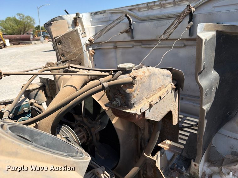 image for item EW8812 1991 International 4900 vacuum truck