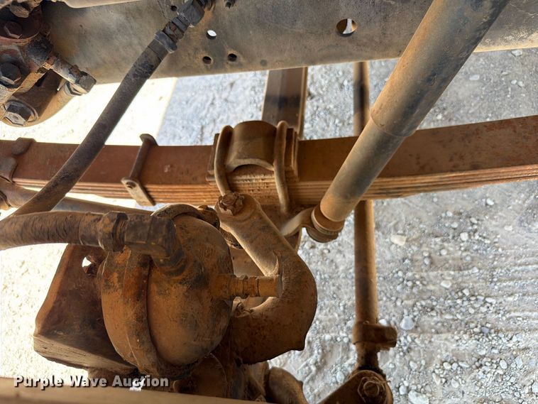 image for item EW8812 1991 International 4900 vacuum truck