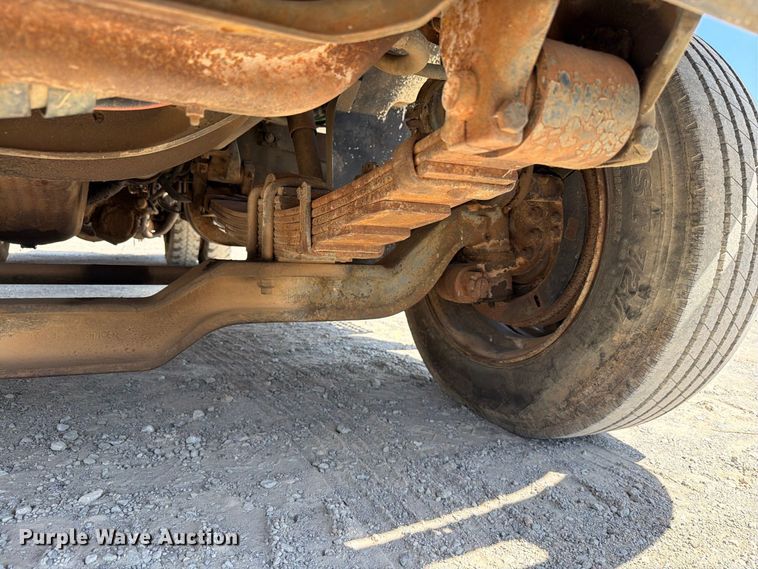 image for item EW8812 1991 International 4900 vacuum truck