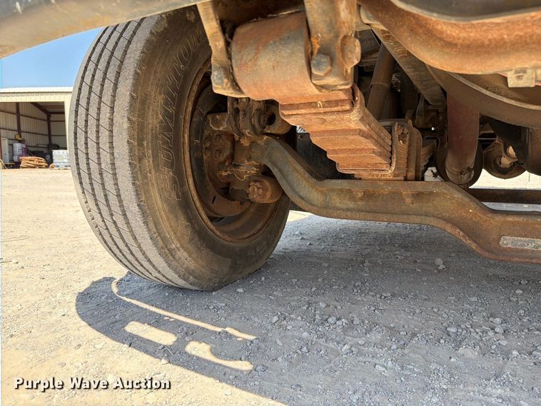 image for item EW8812 1991 International 4900 vacuum truck