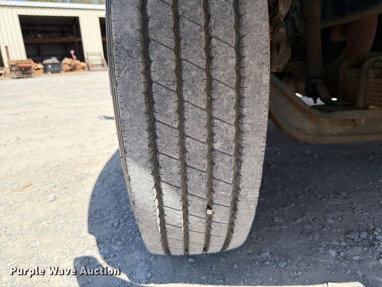 image for item EW8812 1991 International 4900 vacuum truck
