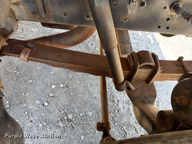 image for item EW8812 1991 International 4900 vacuum truck