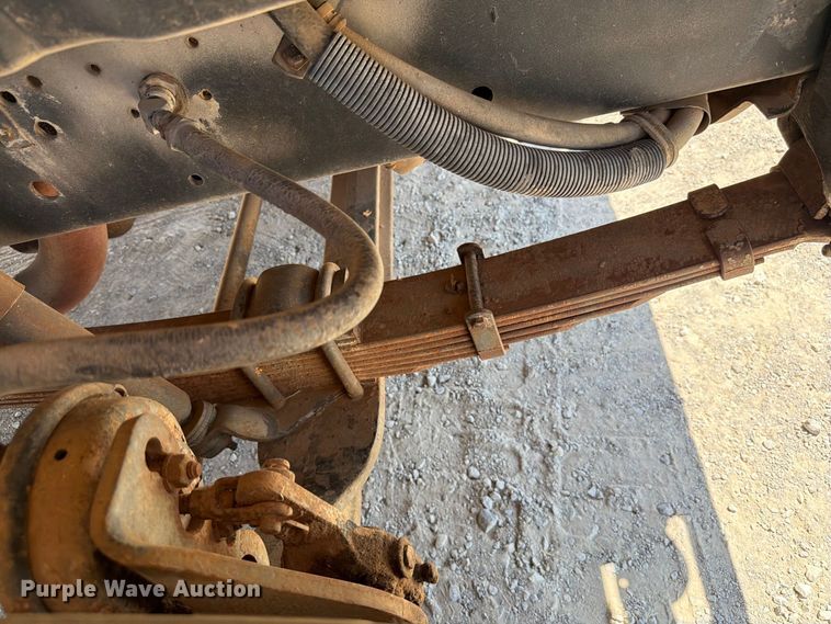 image for item EW8812 1991 International 4900 vacuum truck