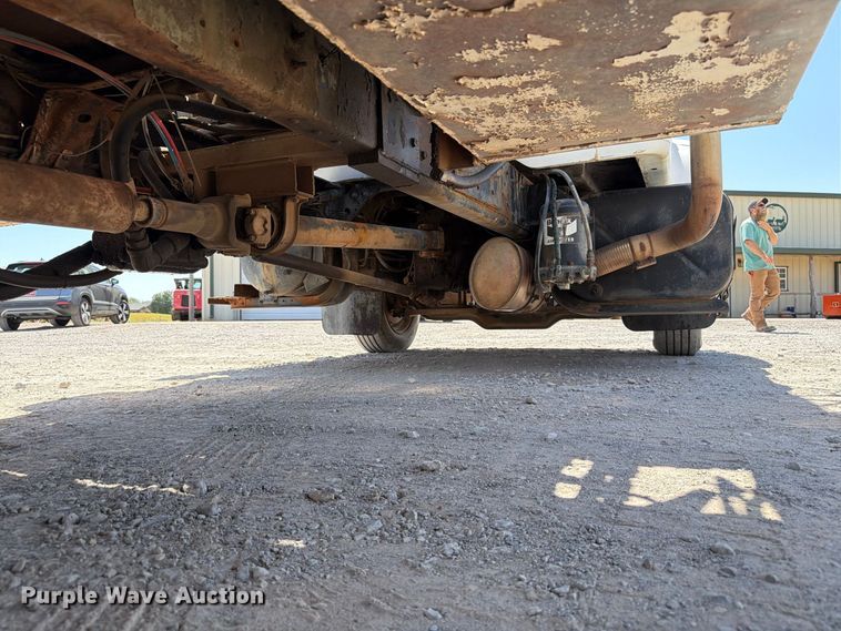image for item EW8812 1991 International 4900 vacuum truck