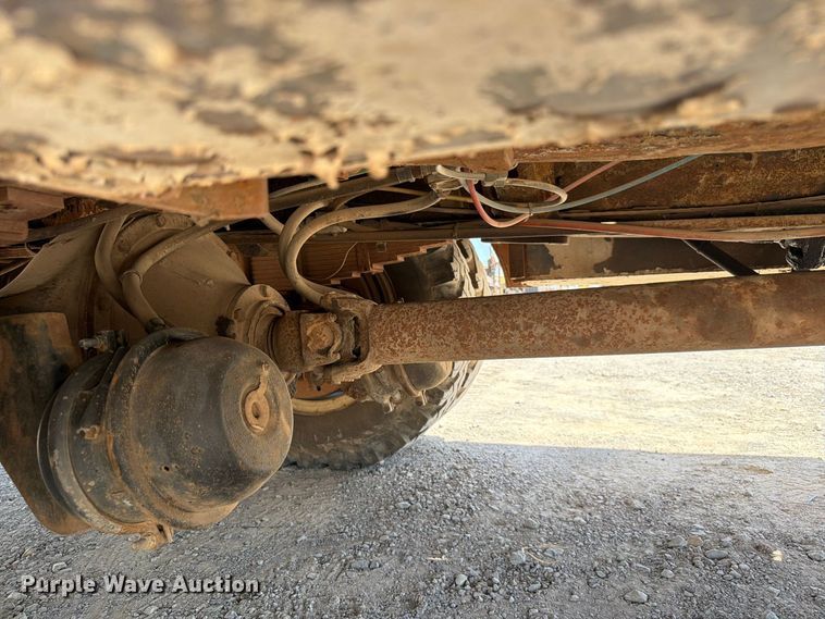 image for item EW8812 1991 International 4900 vacuum truck