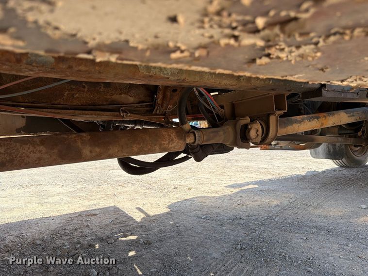 image for item EW8812 1991 International 4900 vacuum truck