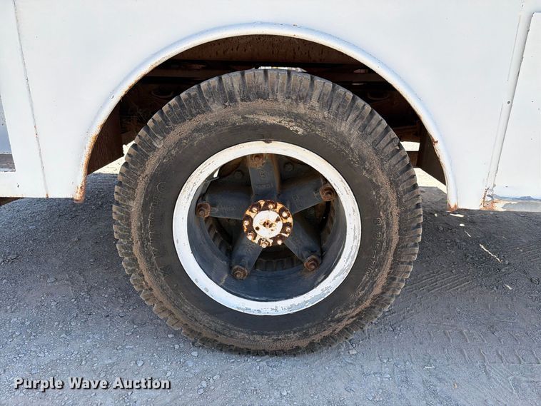 image for item EW8812 1991 International 4900 vacuum truck
